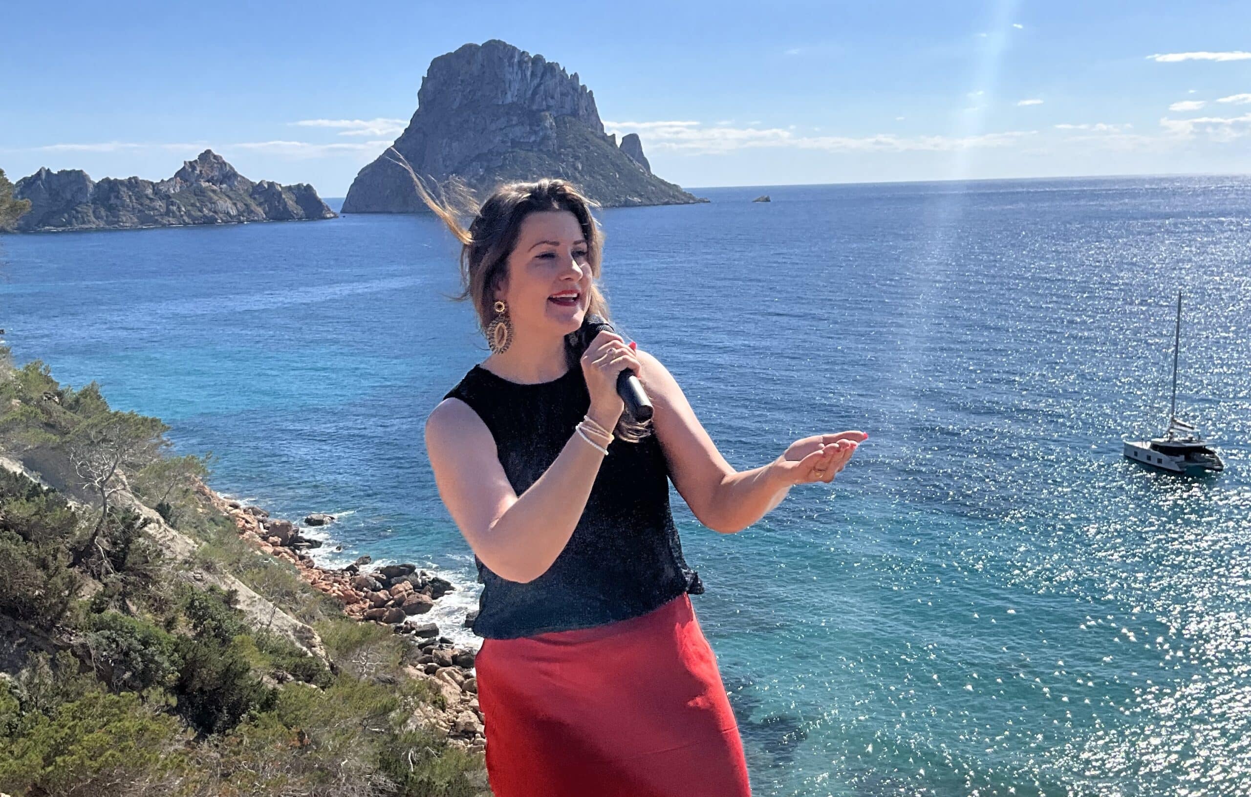 Amymonroe_singer_Ibiza_RocaHouse_Events_wedding_party_reception_www.amymonroeproductions.com