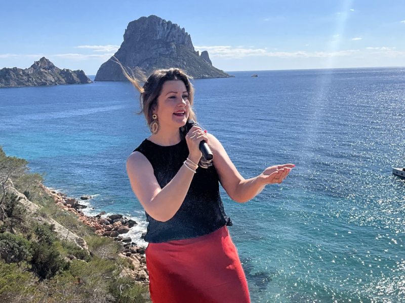 Amymonroe_singer_Ibiza_RocaHouse_Events_wedding_party_reception_www.amymonroeproductions.com
