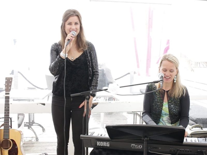 huwelijkszangeres-bruiloft-zangeres-strand-wedding-singer-beach-rockanje-rotterdam-scheveningen-kijkduin-zangeres-hotel-huis-ter-duin-weddingsinger kopie