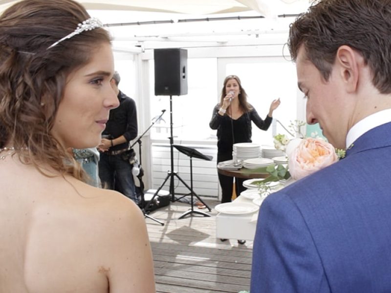 zangeres-beachwedding-strand-bruiloft-babs-huwelijksceremonie-rockanje-scheveningen-noordwijk kopie