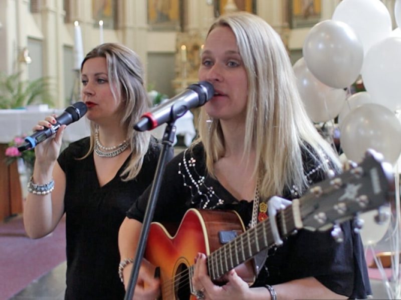 zangeres-kerk-bruiloft-babs-huwelijksceremonie-kerk-huwelijkszangeres-livemuziek
